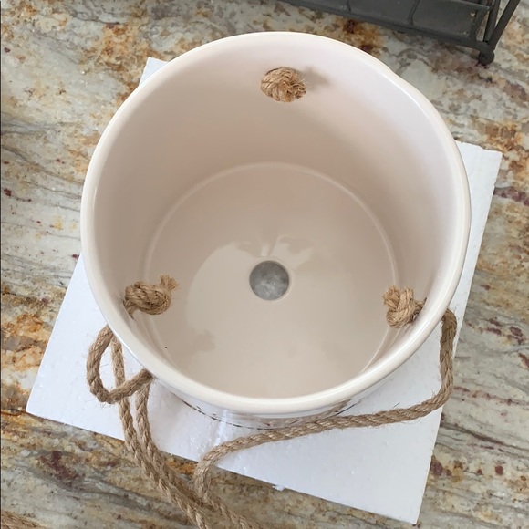 🪴ONE LEFT! RAE DUNN HANGING PLANTER - Picture 4 of 4